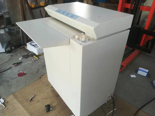 2.2KW machine à découper du papier industriel 12m/min machine à découper du carton 380V / 50HZ