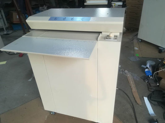 2.2KW machine à découper du papier industriel 12m/min machine à découper du carton 380V / 50HZ