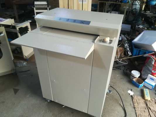 2.2KW machine à découper du papier industriel 12m/min machine à découper du carton 380V / 50HZ